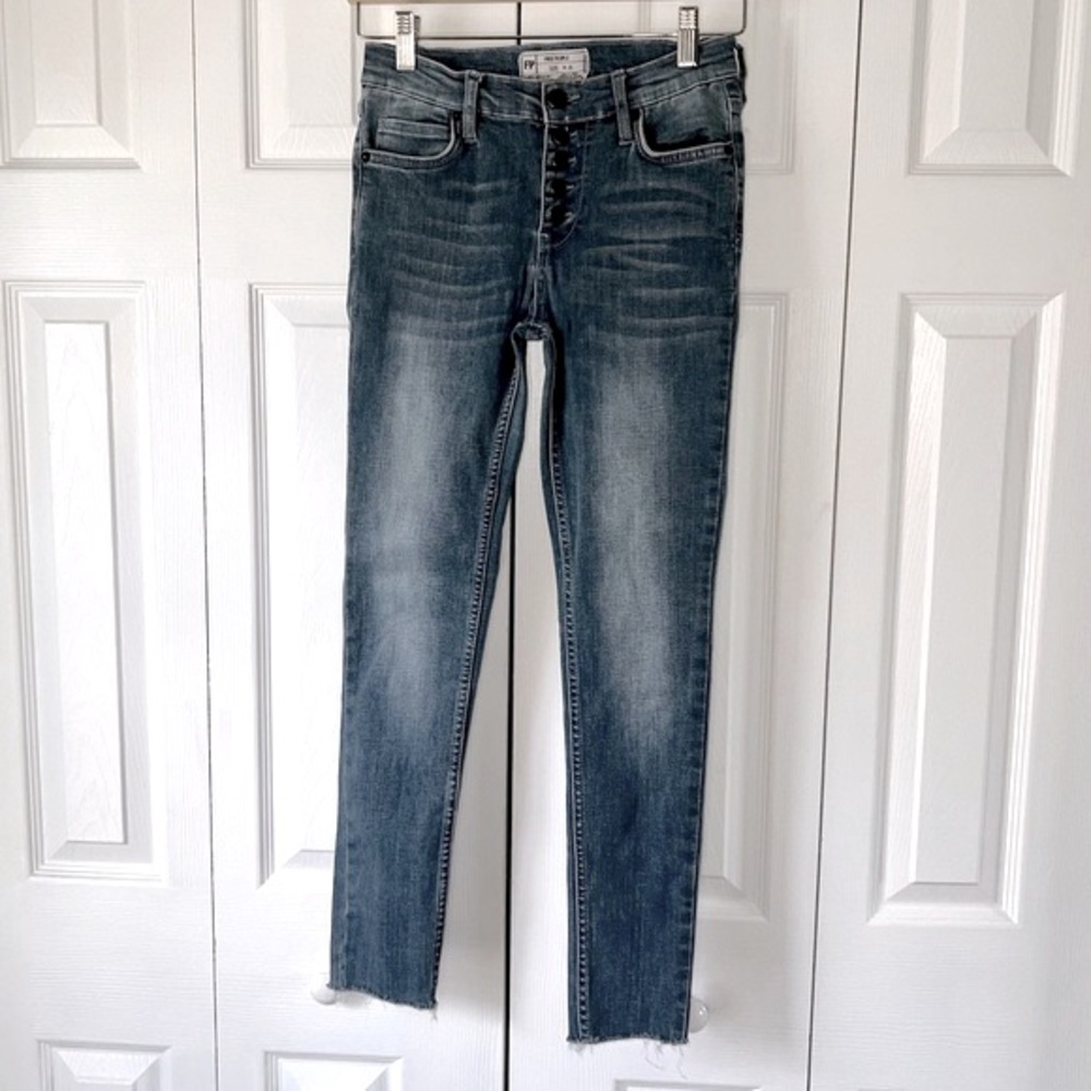 Free People ankle raw hem jean button fly Sz 26 - Picture 2 of 12